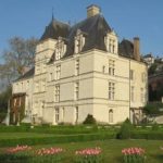 le chateau renaissance de poncé et ses jardins à la francaise